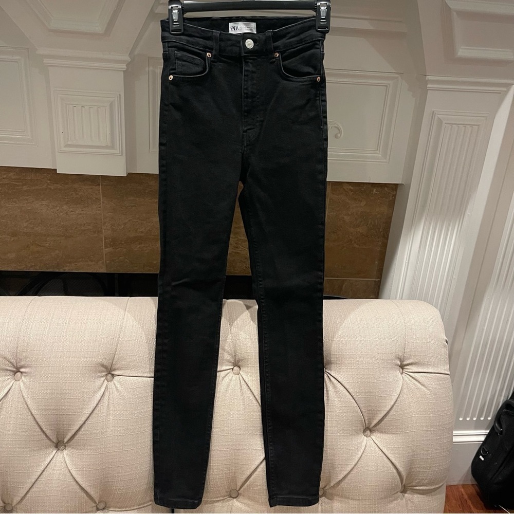 V:  Zara Jean Women’s Sz 4 High Rise Skinny Black Thick and stretchy No care tag
